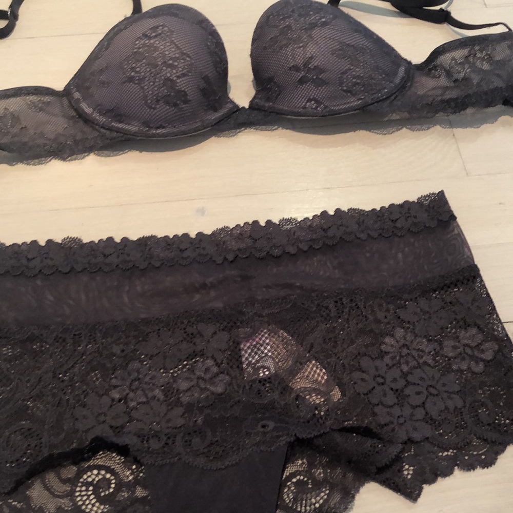 Victoria’s Secret BioFit Lace Bra 32B NWT Discontinued